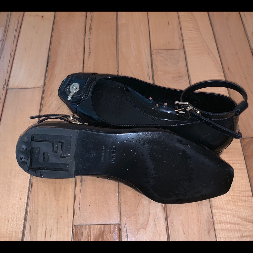 Like new Fendi logo sandals, size 38. - Picture 4 of 4